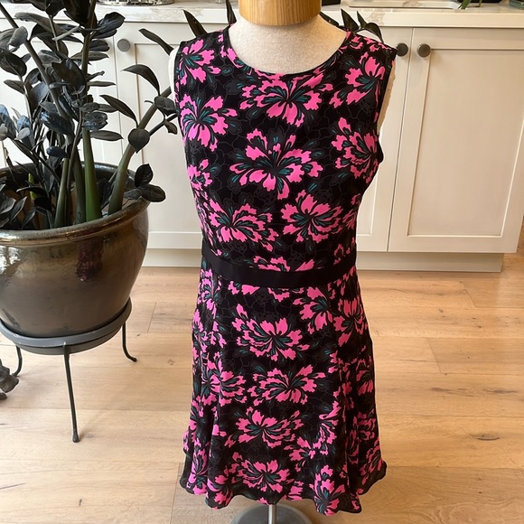 EUC Milly sleeveless floral print 100% silk fit and flare fully lined dress - Picture 2 of 11